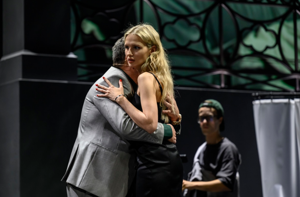 Маскарад с закрытыми глазами