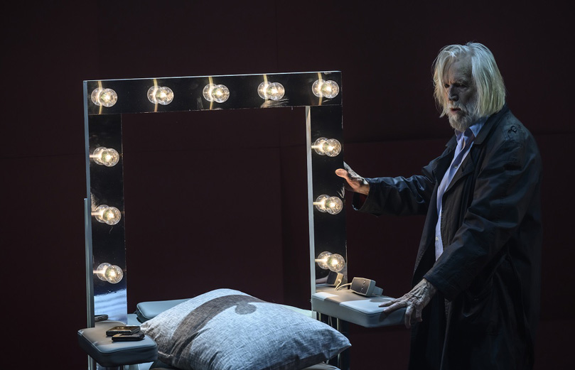 Третий звонок, господа!