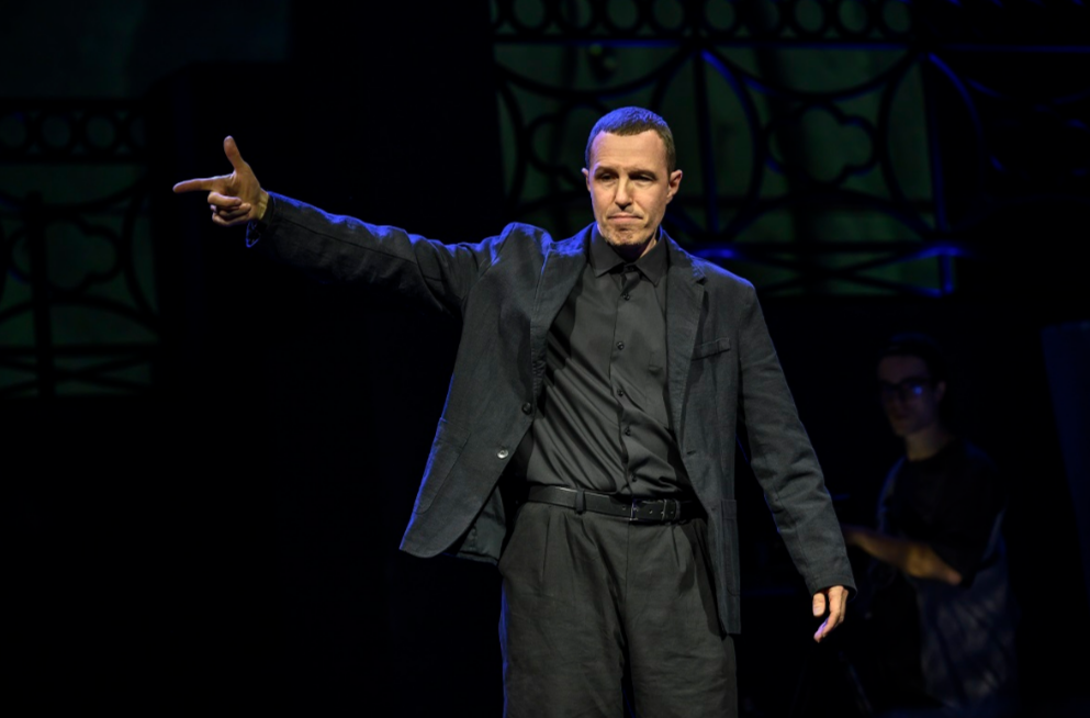 Маскарад с закрытыми глазами